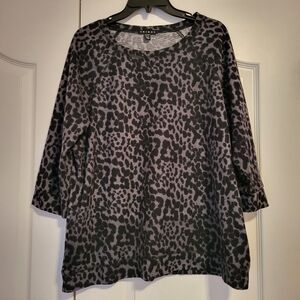 Black and grey 3/4 length sleeve top